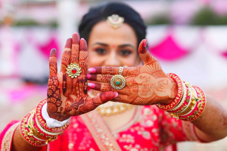 Indian Wedding Bride Hand Mehandi Pose Stock Photo 1387994885 | Shutterstock