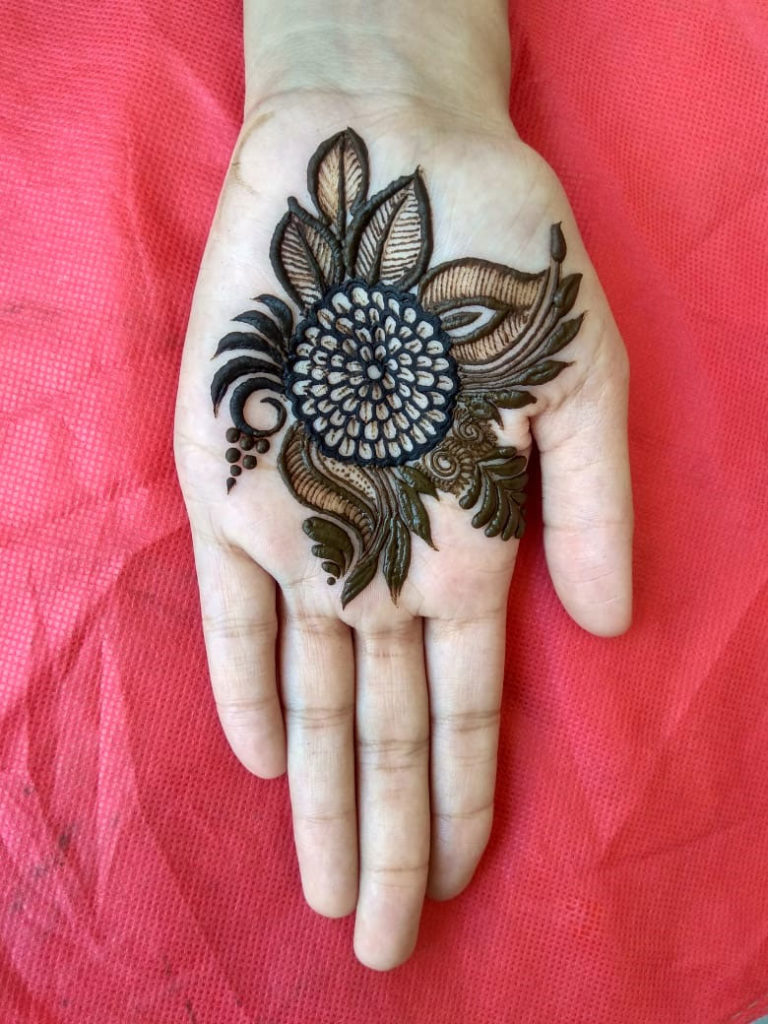 Big flower mehndi designs for Backhand | Easy Simple mehndi design trick  for Beginners #hennanatural #hennastain #mehndidesigns #mehndilove #mehandi  | By Shab's CreationFacebook